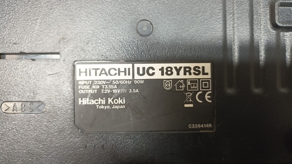 Caricabatterie Hitachi UC 18YRSL - Non Funzionante, Per Parti O Riparazione