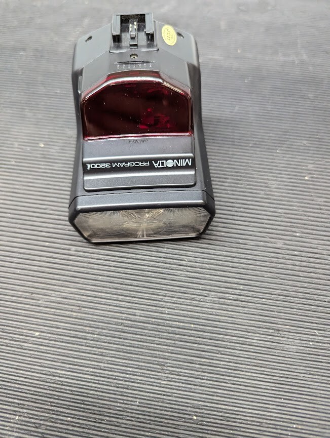 MINOLTA PROGRAM 3200i Speedlight  Flash  Black  - Untested