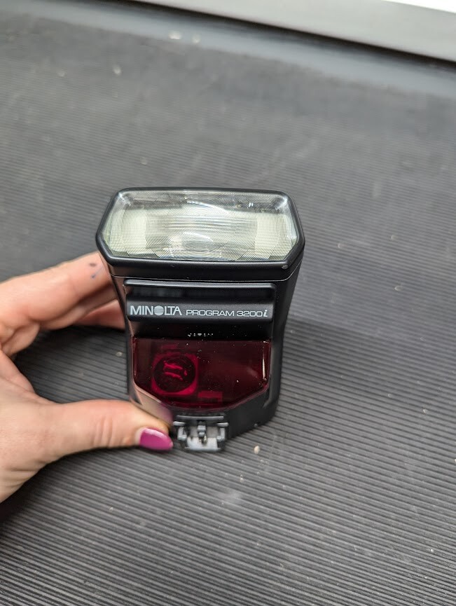 MINOLTA PROGRAM 3200i Speedlight  Flash  Black  - Untested
