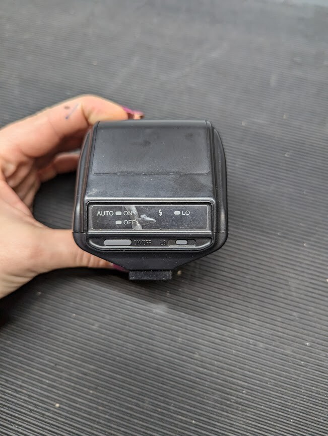 MINOLTA PROGRAM 3200i Speedlight  Flash  Black  - Untested