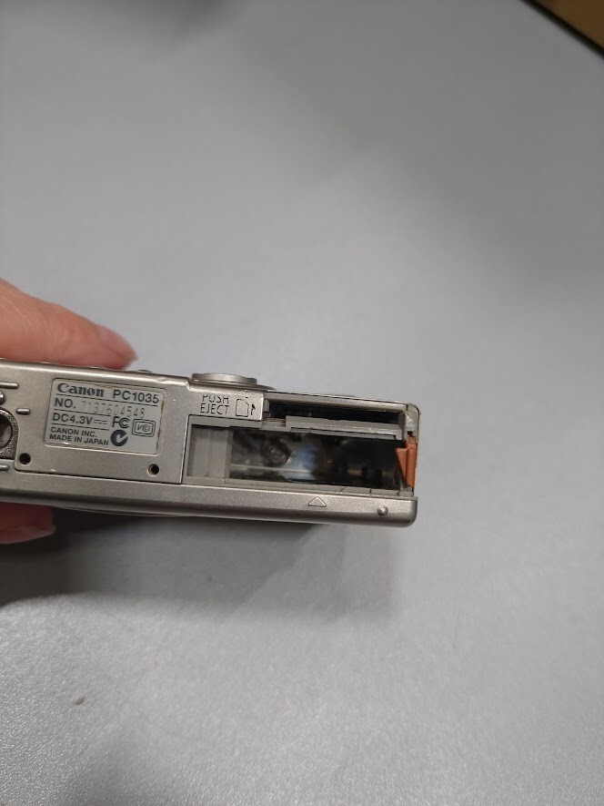 Canon IXUS II PC1035 Digital Camer 3.2MP f/2.8 Japan Not Working For Parts