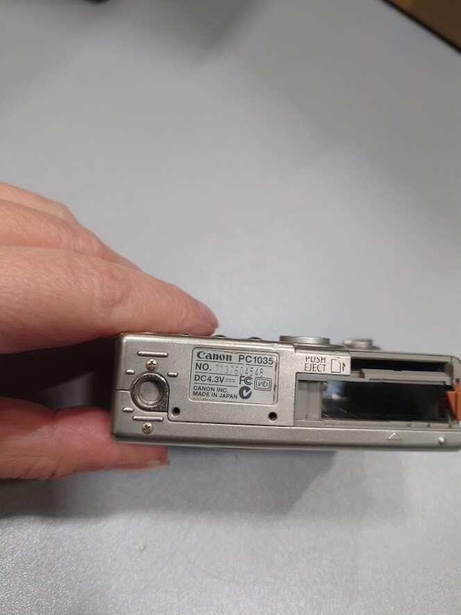 Canon IXUS II PC1035 Digital Camer 3.2MP f/2.8 Japan Not Working For Parts