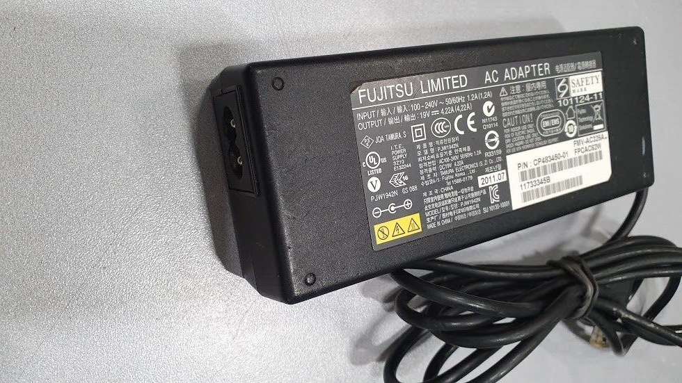 Fujitsu PJW1942N AC Adapter 19V 4.22A Used Working Without Power Cord