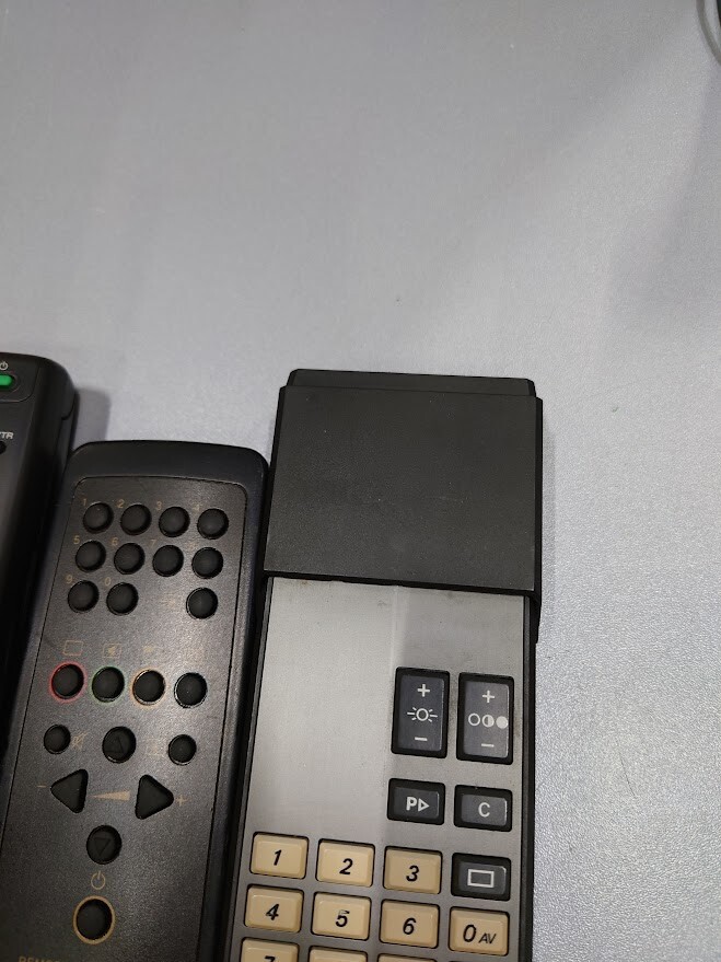 LOT OF 4 Remote Controls Sanyo RB-T44 Sony RMT-V159B Schneider Unknown Not Teste