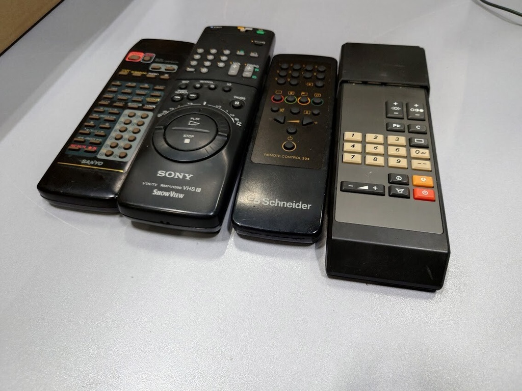 LOT OF 4 Remote Controls Sanyo RB-T44 Sony RMT-V159B Schneider Unknown Not Teste