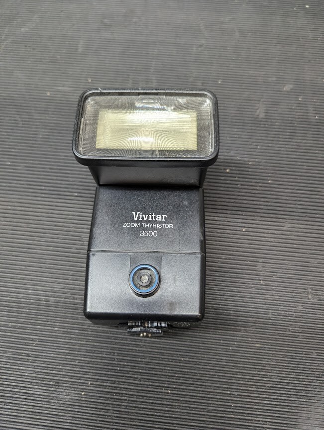 VIVITAR ZOOM THYRISTOR 3500 Speedlight  Flash  Black  - Untested