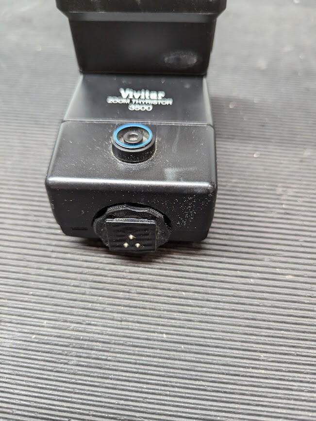 VIVITAR ZOOM THYRISTOR 3500 Speedlight  Flash  Black  - Untested
