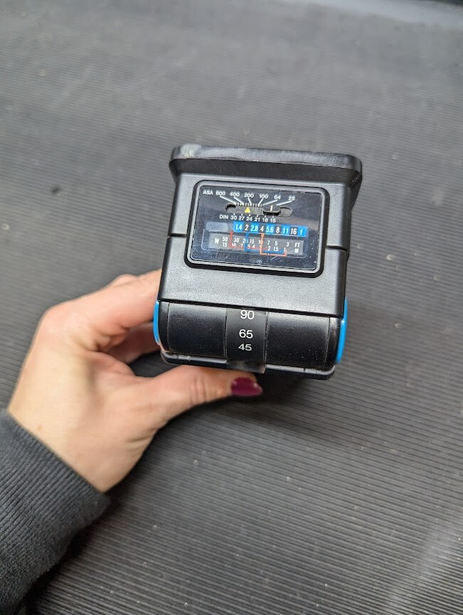 VIVITAR ZOOM THYRISTOR 3500 Speedlight  Flash  Black  - Untested