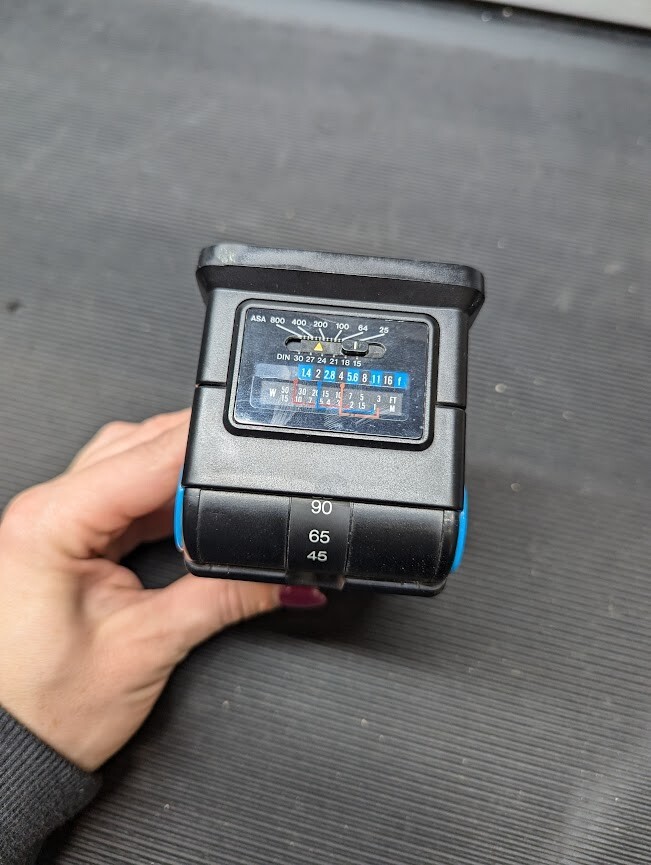 VIVITAR ZOOM THYRISTOR 3500 Speedlight  Flash  Black  - Untested