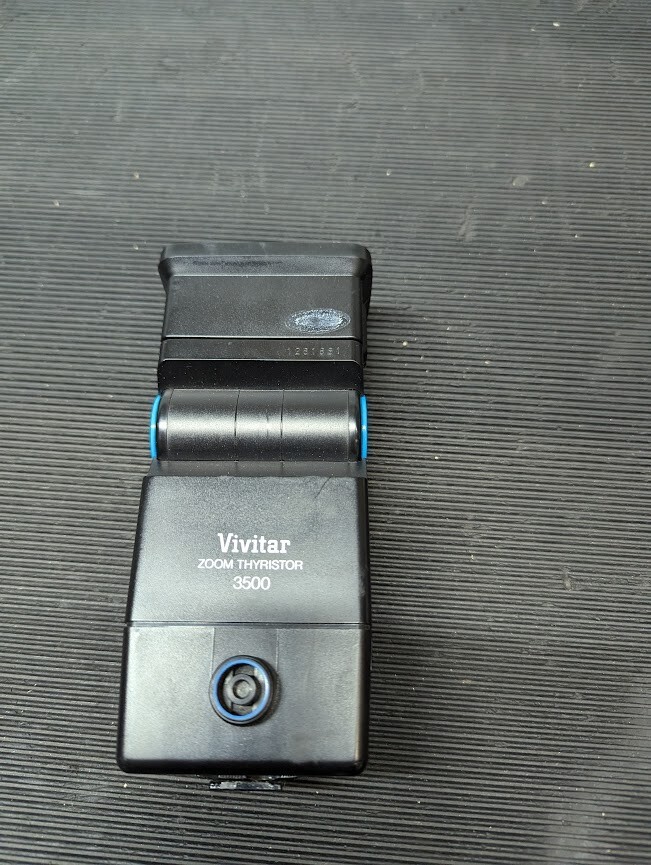 VIVITAR ZOOM THYRISTOR 3500 Speedlight  Flash  Black  - Untested