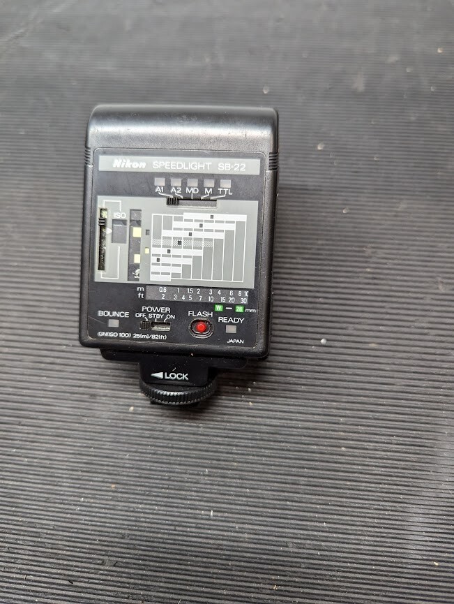 Nikon Flash Speedlite SB-22 Flash   Black  - Untested WITH CASE