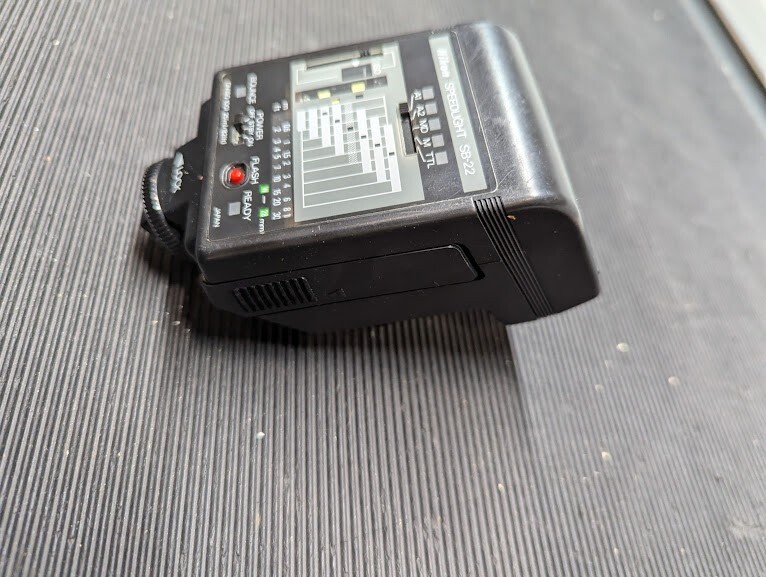 Nikon Flash Speedlite SB-22 Flash   Black  - Untested WITH CASE