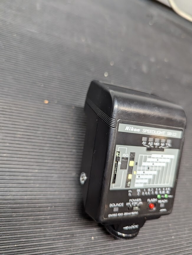 Nikon Flash Speedlite SB-22 Flash   Black  - Untested WITH CASE