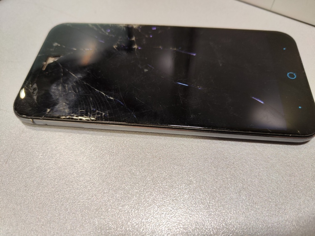 ZTE Blade V6 T660 Smartphone 16GB - Schermo Rotto, Non Funzionante