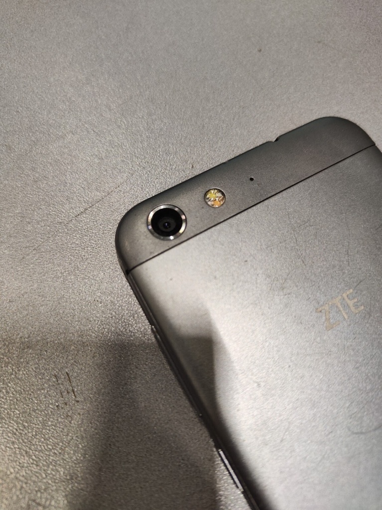 ZTE Blade V6 T660 Smartphone 16GB - Schermo Rotto, Non Funzionante