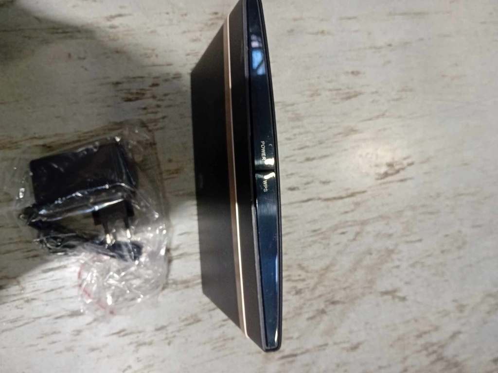 Huawei B525s-23a 4G LTE Wi-Fi Router Fully Working with Power Adapter