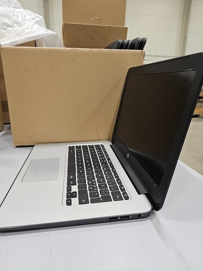 HP Chromebook 14 G4 - Intel Celeron N2840, 16GB eMMC, 2GB RAM, LCD Defect