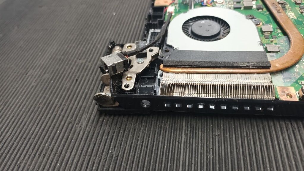 Dynabook Portege X30-F - Used, Working, No SSD/HDD, RAM, Battery, or Screen