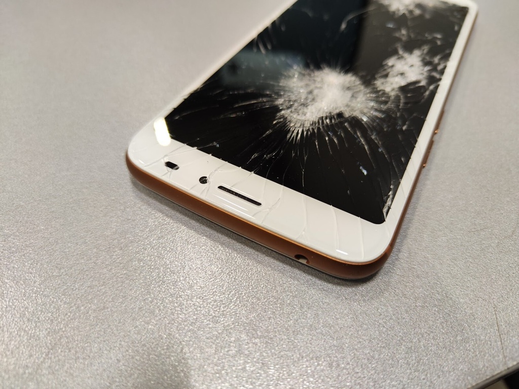 Doro 8030 Smartphone 3GB RAM 32GB Broken Screen LCD Account Locked