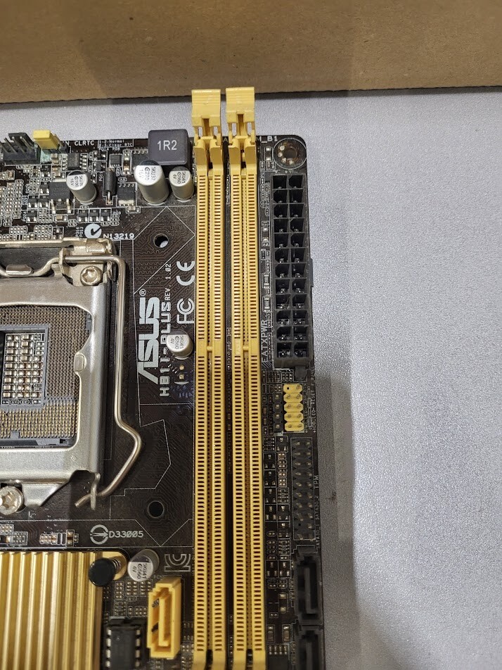 ASUS H81I-PLUS Mini-ITX Motherboard - Non-Functional For Parts or Repair