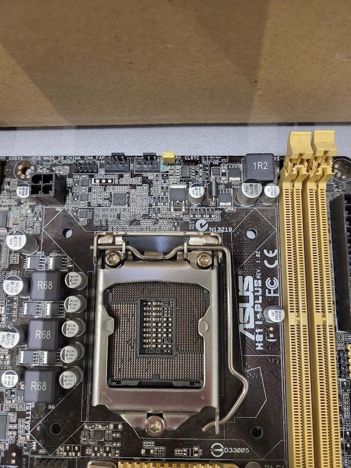 ASUS H81I-PLUS Mini-ITX Motherboard - Non-Functional For Parts or Repair