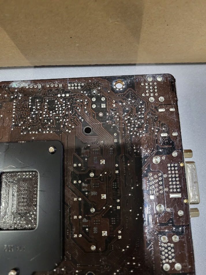 ASUS H81I-PLUS Mini-ITX Motherboard - Non-Functional For Parts or Repair