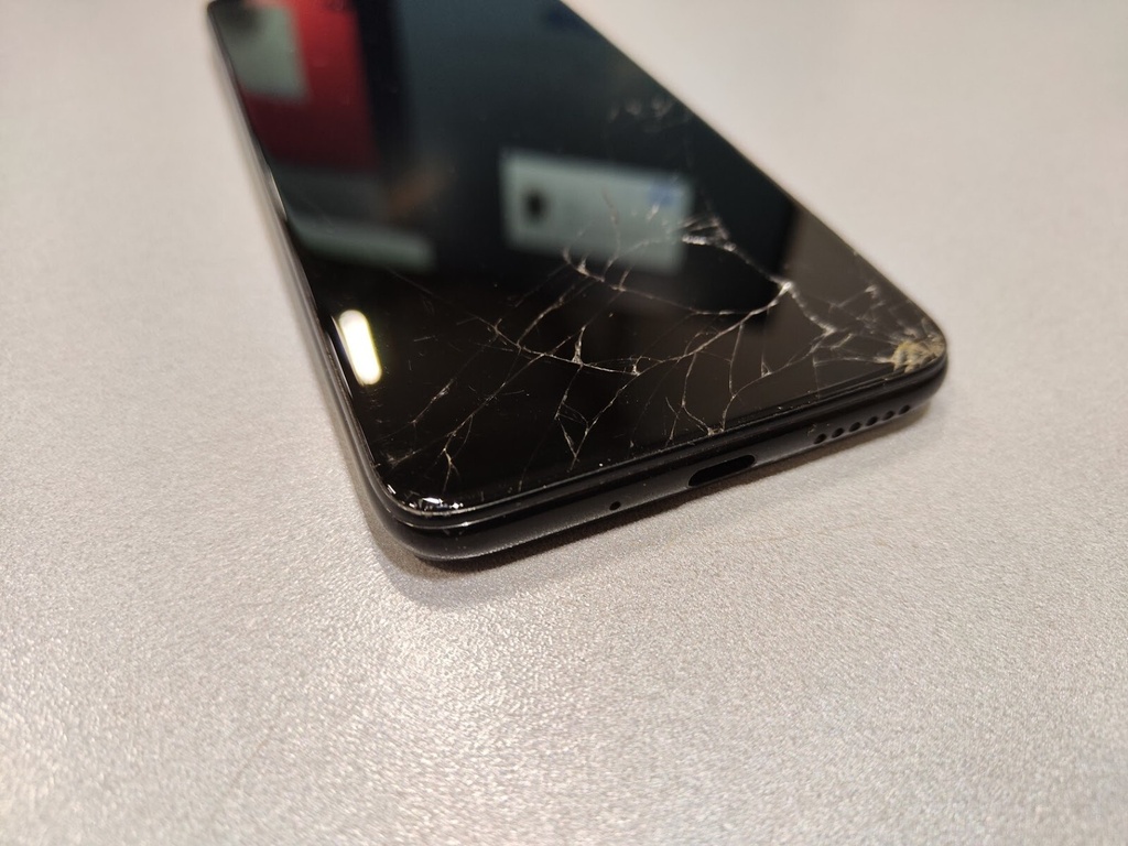 Motorola Moto G8 32GB 2GB RAM Smartphone Broken Screen for Parts