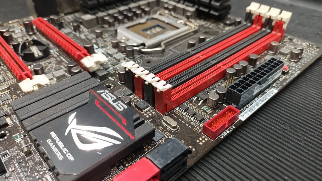 ASUS MAXIMUS V GENE DDR3, LGA1155, Micro ATX, Used, Not Working, For Parts