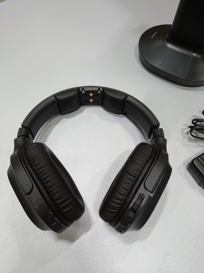 Sony MDR-RF895R Over Ear Headphones Black Not Working For Parts