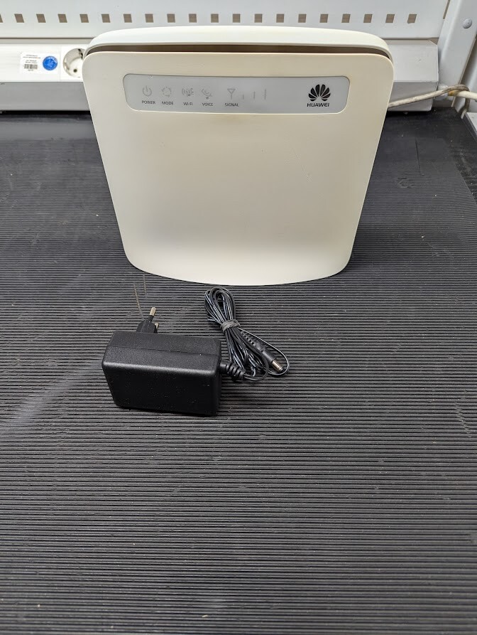 Huawei E5186s-22A E5186 4G LTE Wireless Router LTE CAT 6 300Mbps Used