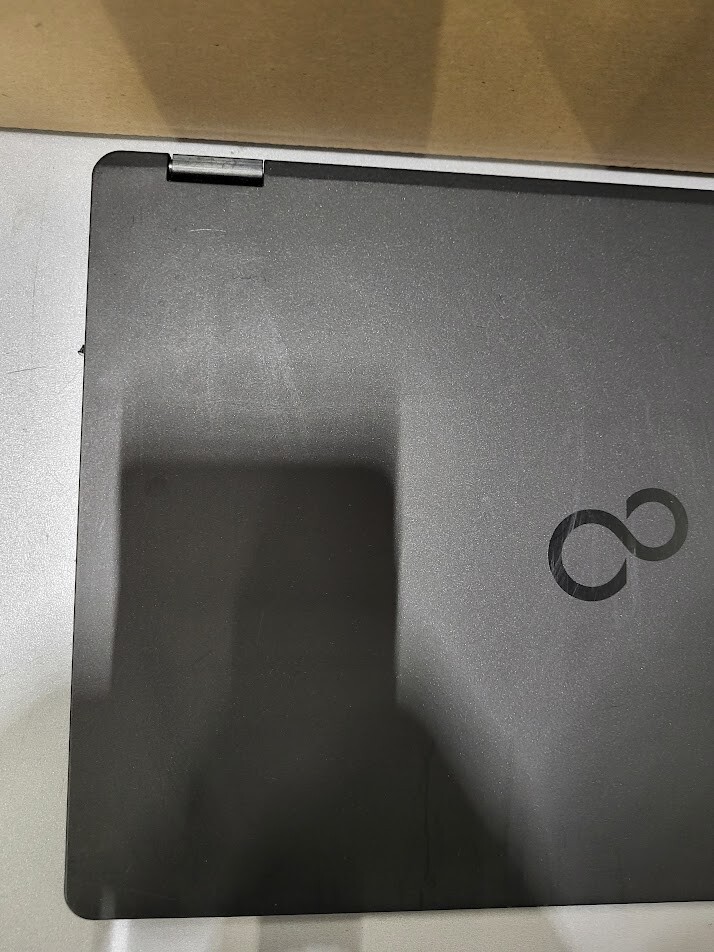 Fujitsu Lifebook U Series Display & Keyboard for Parts – Used Scratched