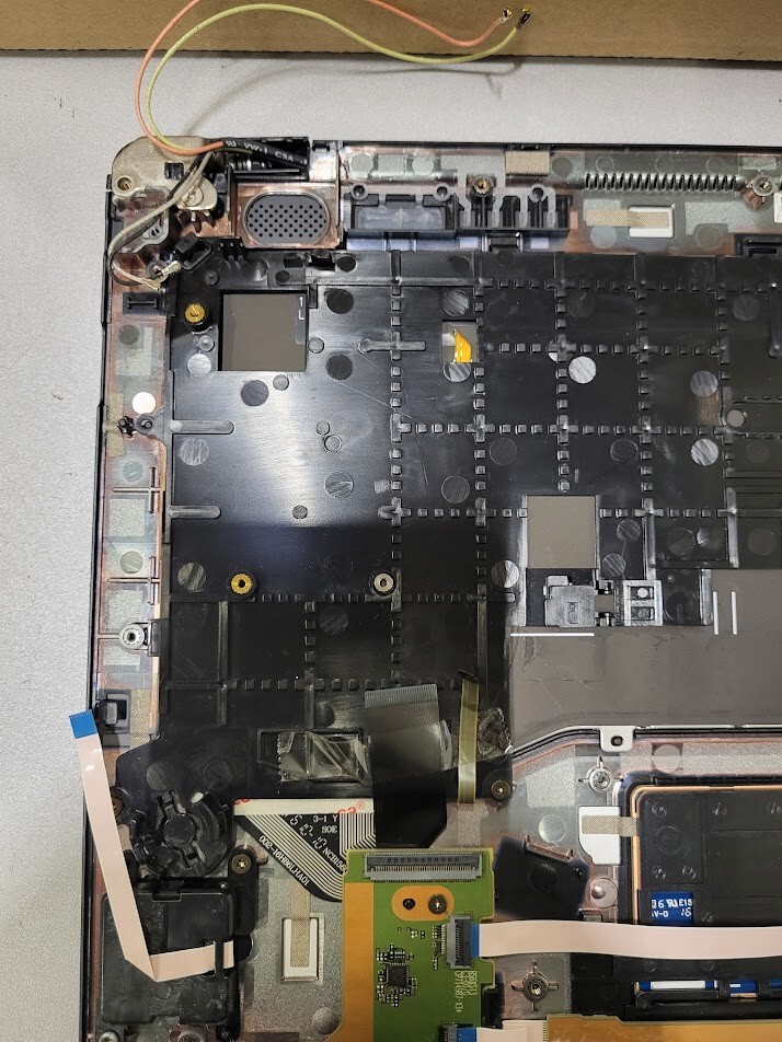 Fujitsu Lifebook U Series Display & Keyboard for Parts – Used Scratched