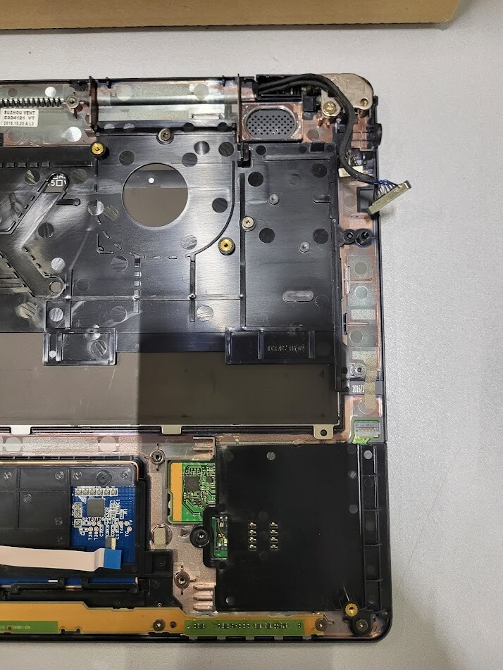 Fujitsu Lifebook U Series Display & Keyboard for Parts – Used Scratched