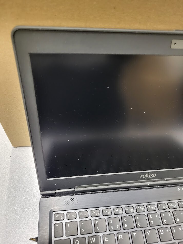 Fujitsu Lifebook U Series Display & Keyboard for Parts – Used Scratched