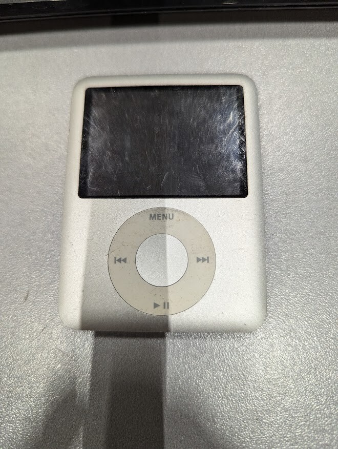 Apple iPod Nano 3rd Generation A1236 8Gb  Silver Used Working
