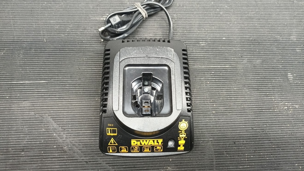 DeWalt DE9118 7.2V-14.4V Charger - Not Working, Scratches & Marks