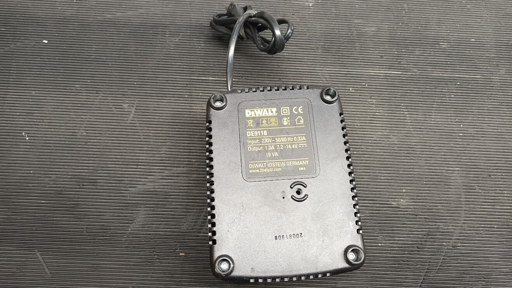 DeWalt DE9118 7.2V-14.4V Charger - Not Working, Scratches & Marks