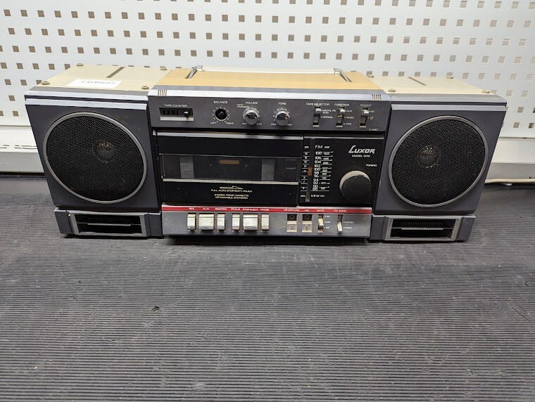 Luxor Model 9150 Stereo Radio Cassette Player Vintage Detachable Used Working