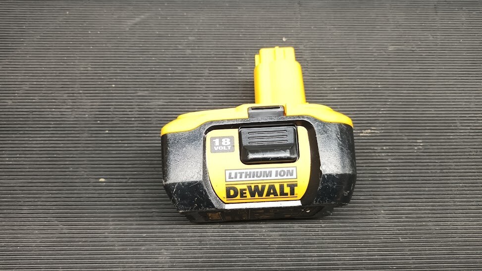 Used DeWalt DE9180 18V XRP Li-Ion Battery - Not Working, Has Scratches And Marks