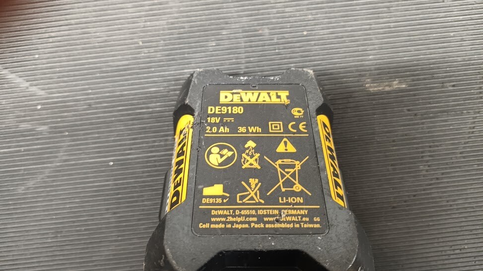 Used DeWalt DE9180 18V XRP Li-Ion Battery - Not Working, Has Scratches And Marks