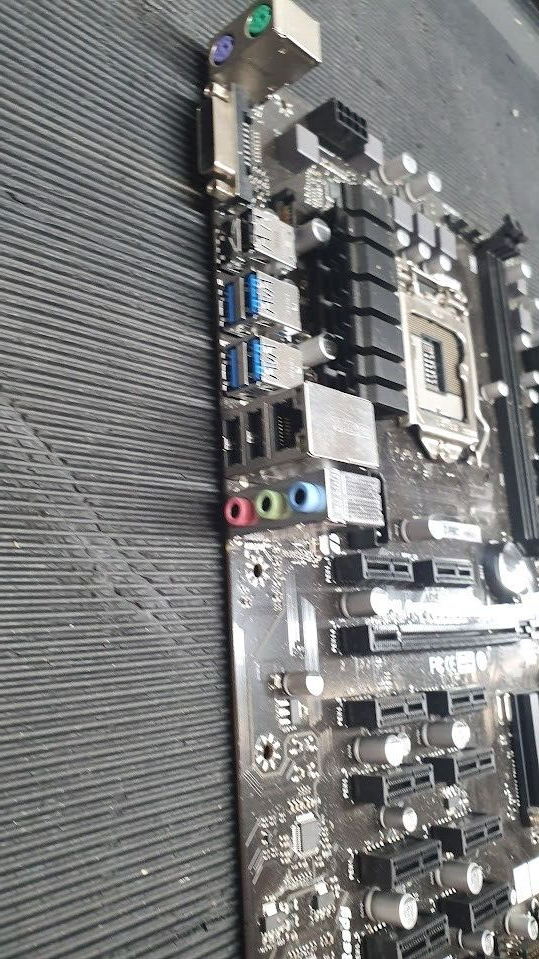 BIOSTAR TB250-BTC-PRO INTEL MOTHERBOARD DDR4 For Parts