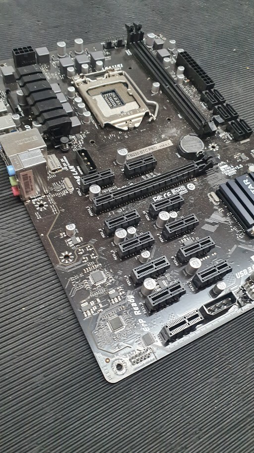 BIOSTAR TB250-BTC-PRO INTEL MOTHERBOARD DDR4 For Parts