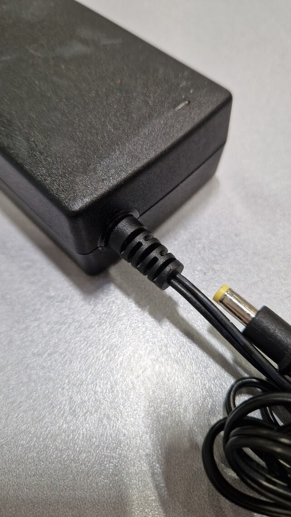 APD DA-30A15 AC Adapter 15V 2.0A Used Working Without Power Cord