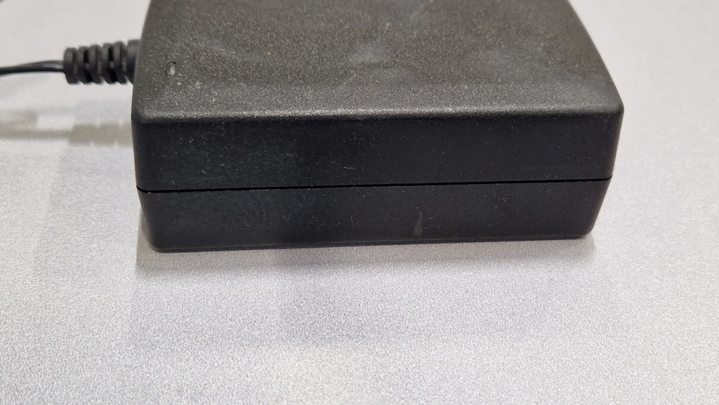 APD DA-30A15 AC Adapter 15V 2.0A Used Working Without Power Cord