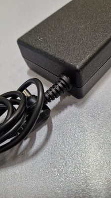 APD DA-90B19 AC Adapter 19V 4.74A Used Working Without Power Cord