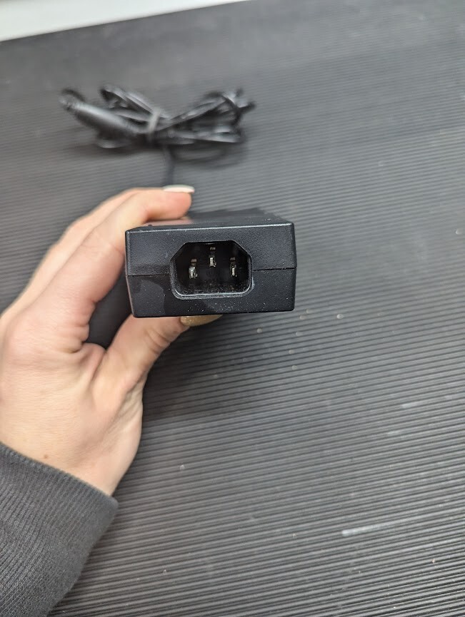 Samsung SAD04214A-UV AC Adapter 14VDC 3.0A Used Working Without Power Cord