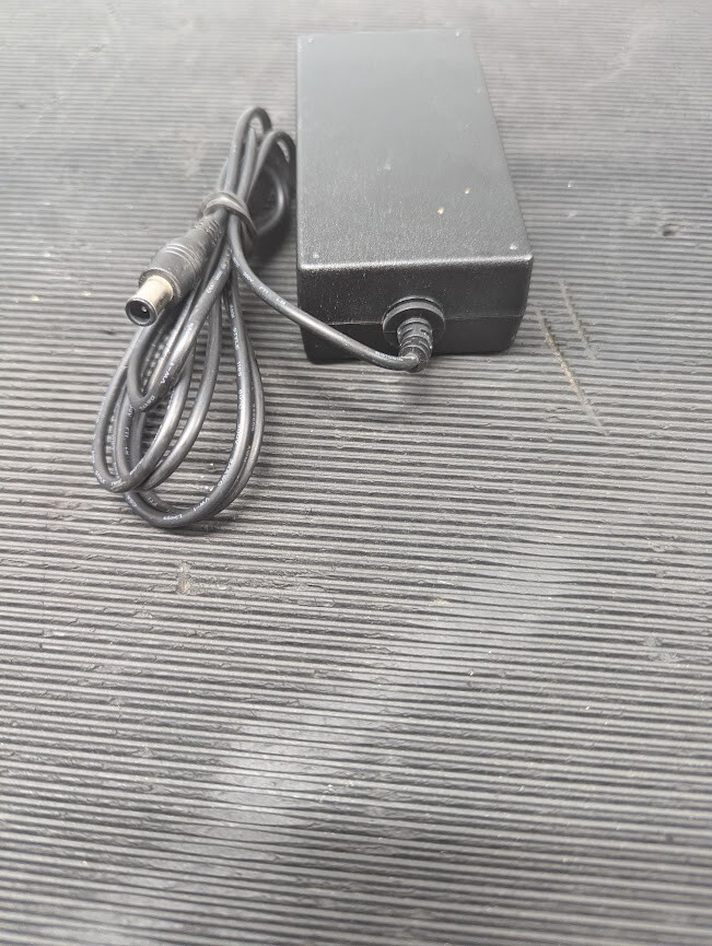 SAMSUNG AD-3014B AC Adapter 14VDC 2.14A Used Working Without Power Cord