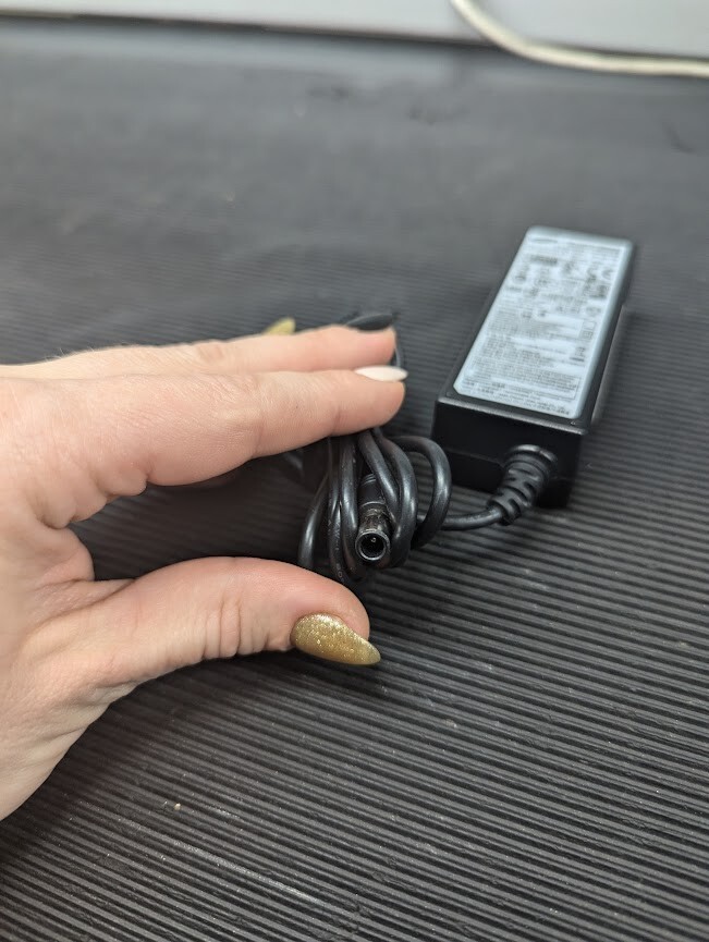 SAMSUNG PN3014 AC Adapter 14.0V 2.14A Used Working Without Power Cord