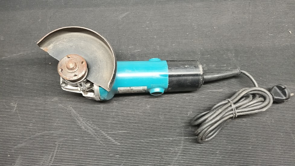 Makita 9525NB Angle Grinder - Used, Not Working, For Parts/Repair