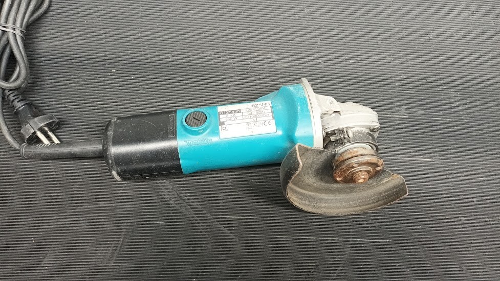 Makita 9525NB Angle Grinder - Used, Not Working, For Parts/Repair
